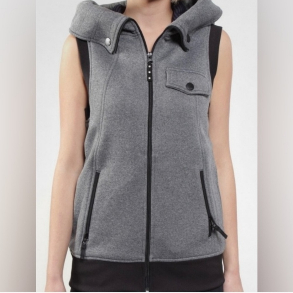 Burton Starr Insulated Vest in Gray/Black, sz Small